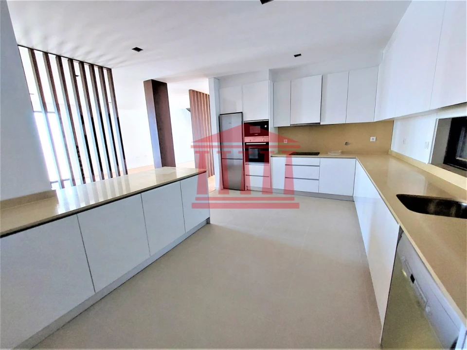 Moradia T4 para Venda em Alvelos Foto 4