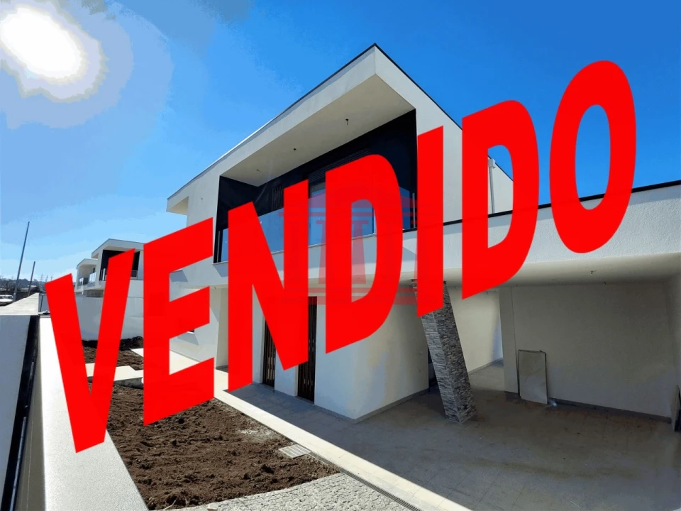 Moradia T4 para Venda em Alvelos Foto 1