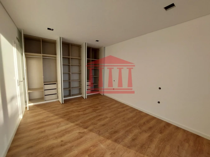 Moradia T4 para Venda em Alvelos Foto 15