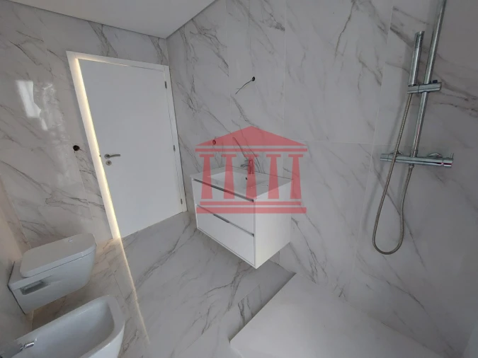 Moradia T4 para Venda em Alvelos Foto 16