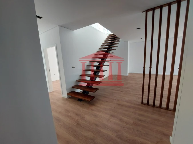 Moradia T4 para Venda em Alvelos Foto 10