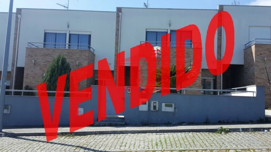Moradia T3 para Venda em Galegos (São Martinho)