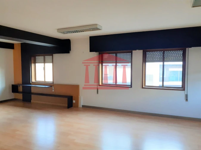 Escritório para Arrendamento em Barcelos, V.Boa, V.Frescainha Foto 3