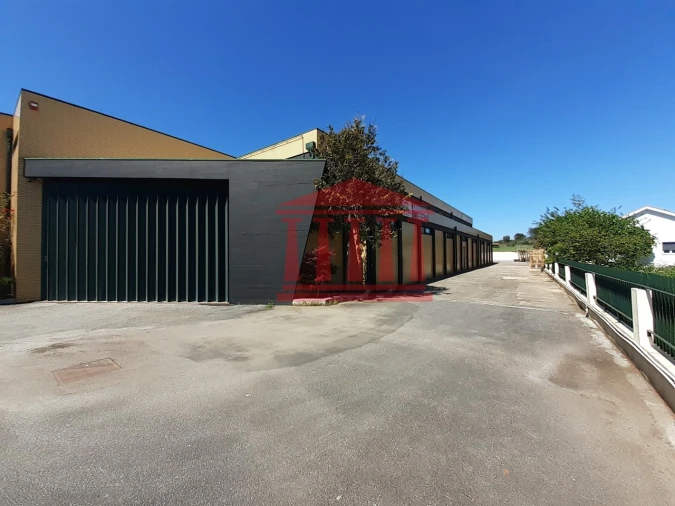 Loja para Arrendamento em Tamel (São Verissimo) Foto 2