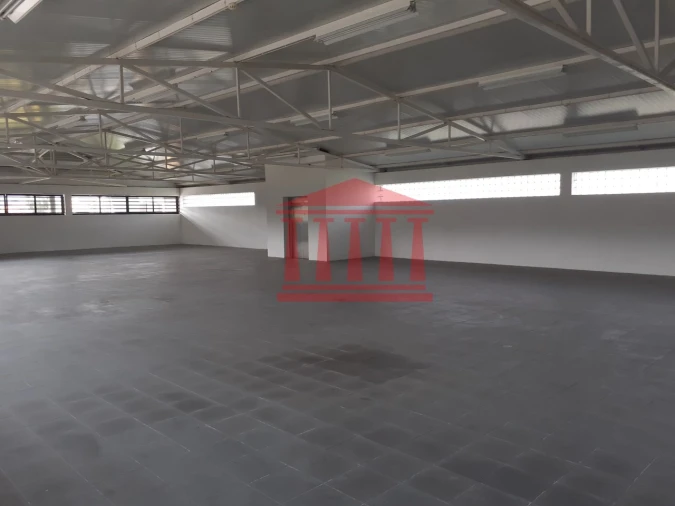 Loja para Arrendamento em Tamel (São Verissimo) Foto 5