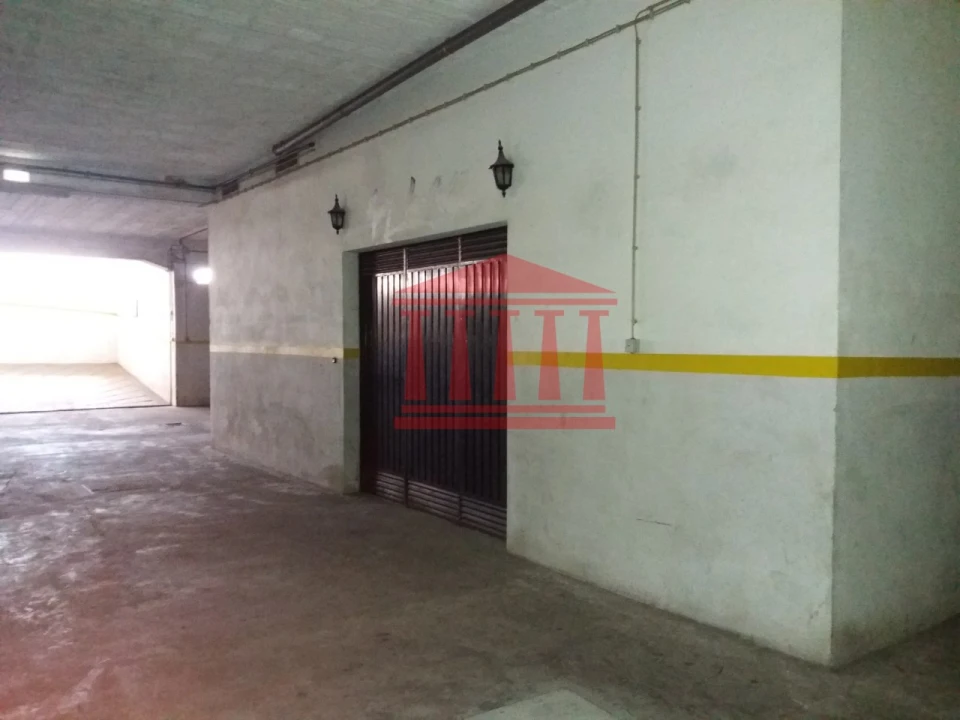 Armazém para Venda em Arcozelo Foto 3