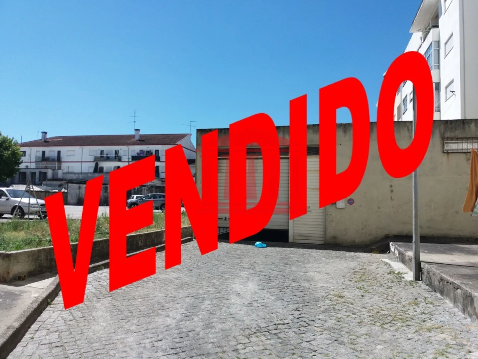 Armazém para Venda em Arcozelo Foto 1