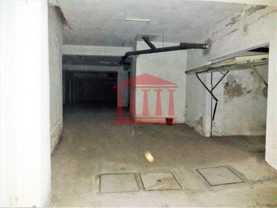 Garagem para Venda em Arcozelo Foto 1