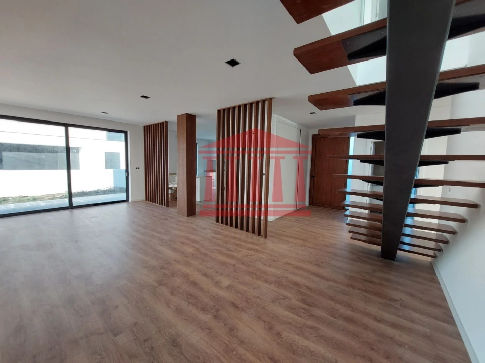 Moradia T4 para Venda em Alvelos Foto 4