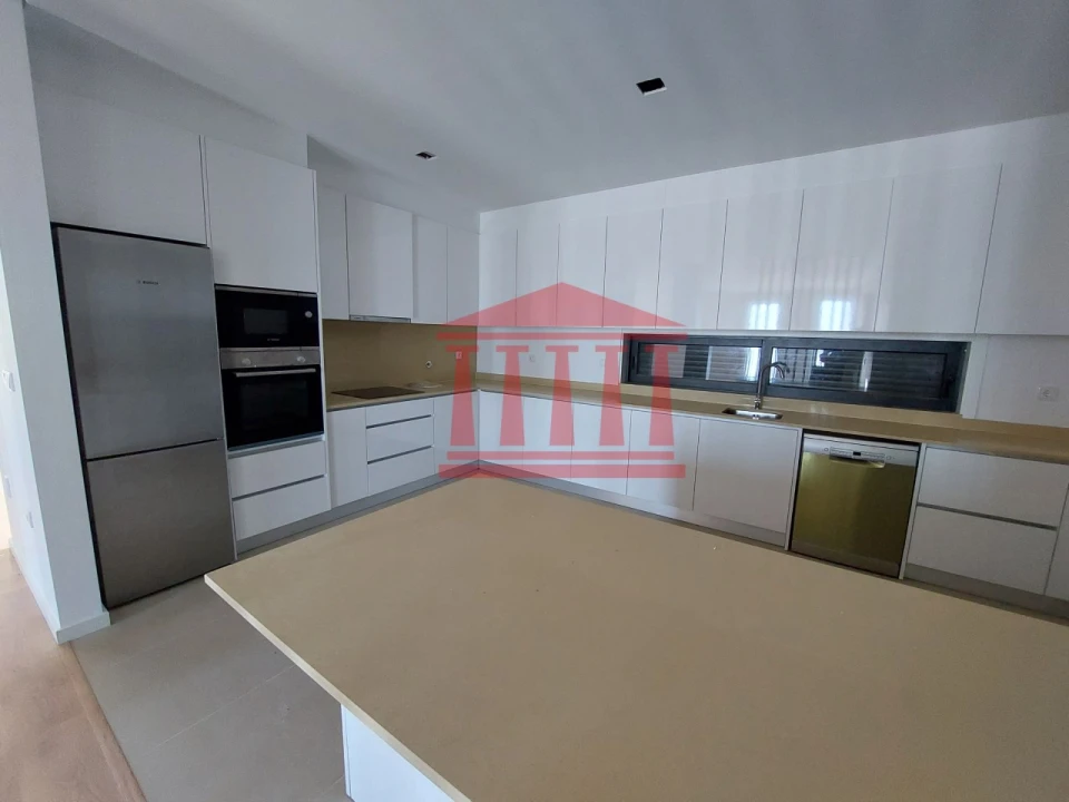 Moradia T4 para Venda em Alvelos Foto 6