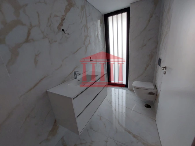 Moradia T4 para Venda em Alvelos Foto 13