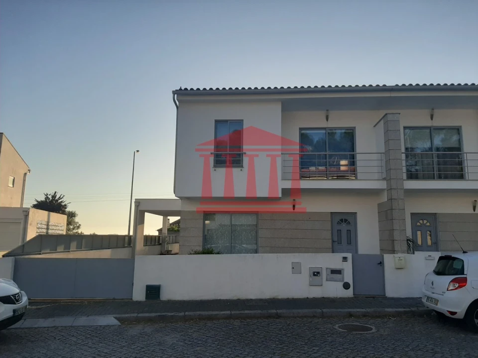 Moradia T3 para Venda em Forjães Foto 5