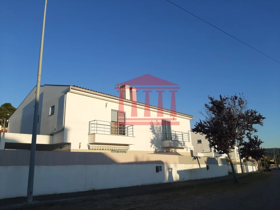 Moradia T3 para Venda em Forjães Foto 7