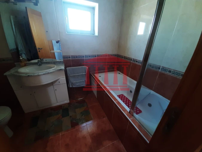 Moradia T3 para Venda em Forjães Foto 17