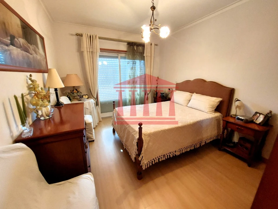 Apartamento T2 para Venda em Arcozelo Foto 4