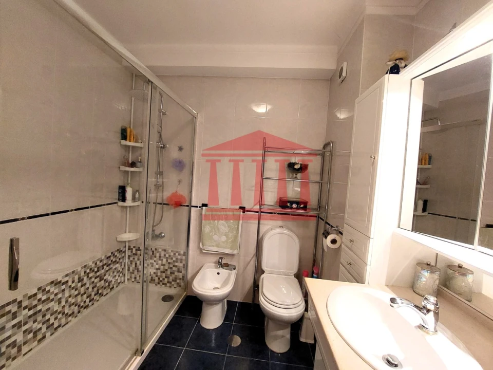 Apartamento T2 para Venda em Arcozelo Foto 5