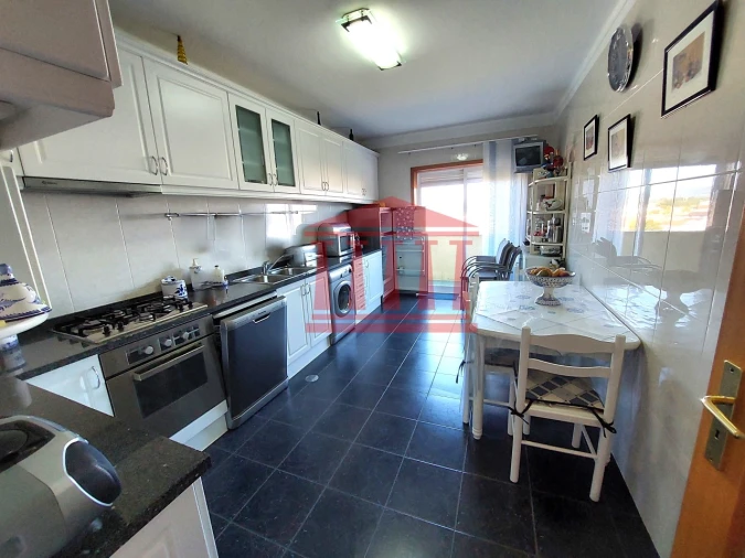 Apartamento T2 para Venda em Arcozelo Foto 2