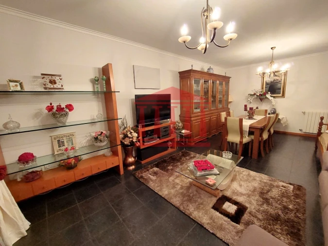 Apartamento T2 para Venda em Arcozelo Foto 3