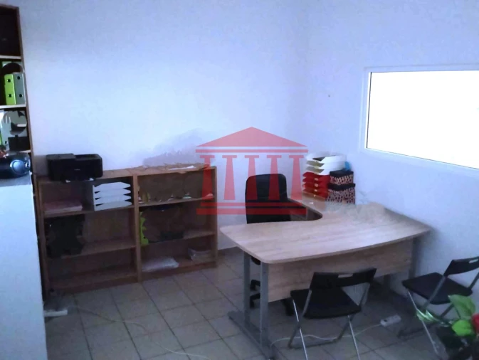 Loja para Arrendamento em Carapeços Foto 8