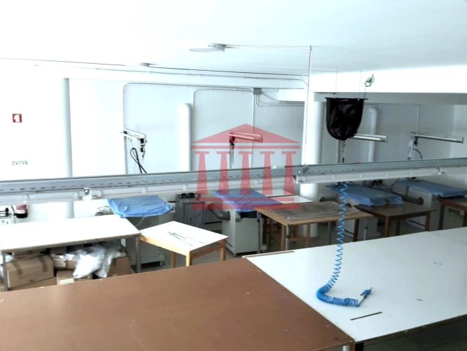 Loja para Arrendamento em Carapeços Foto 6