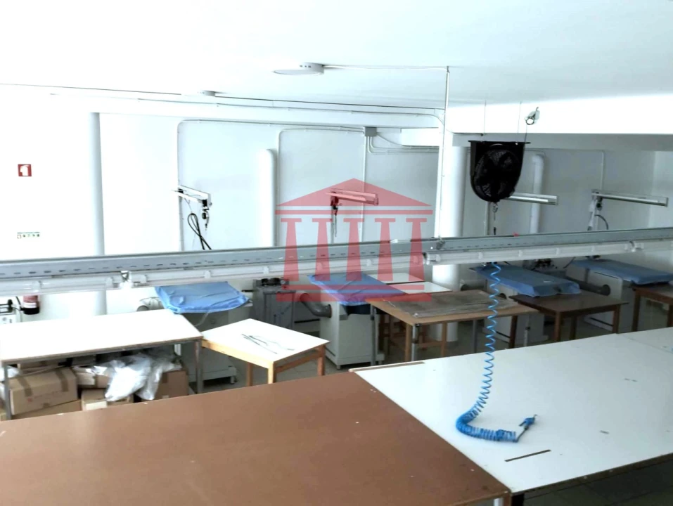 Loja para Arrendamento em Carapeços Foto 3