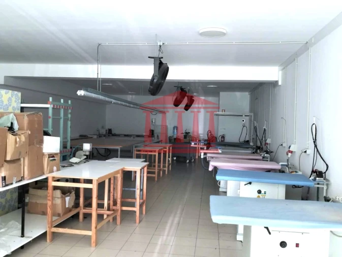 Loja para Arrendamento em Carapeços Foto 5