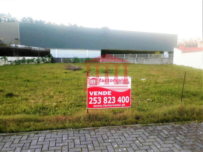 Terreno para Venda em Adães