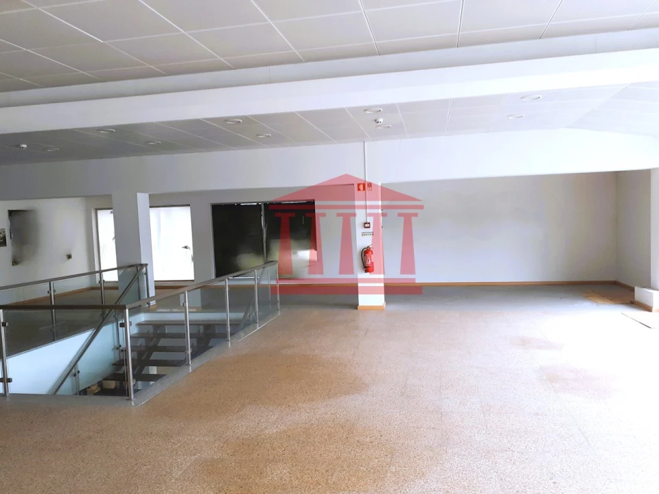 Loja para Arrendamento em Barcelinhos Foto 1