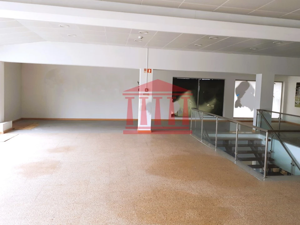 Loja para Arrendamento em Barcelinhos Foto 6