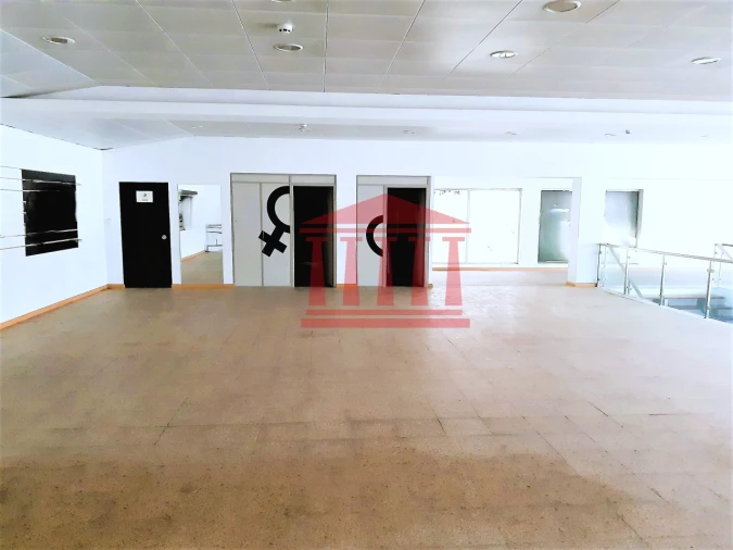 Loja para Arrendamento em Barcelinhos Foto 2