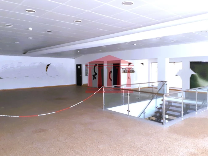 Loja para Arrendamento em Barcelinhos Foto 5