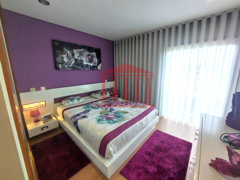 Moradia T4 para Venda em Carvalhas Foto 22