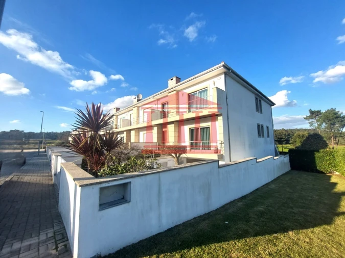 Moradia T4 para Venda em Carvalhas Foto 4