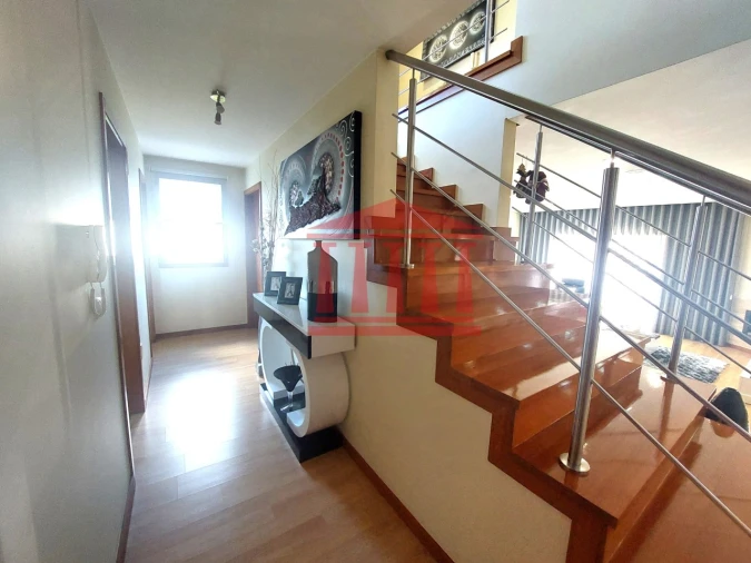 Moradia T4 para Venda em Carvalhas Foto 11