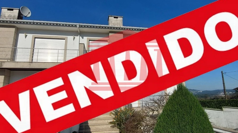 Moradia T4 para Venda em Carvalhas