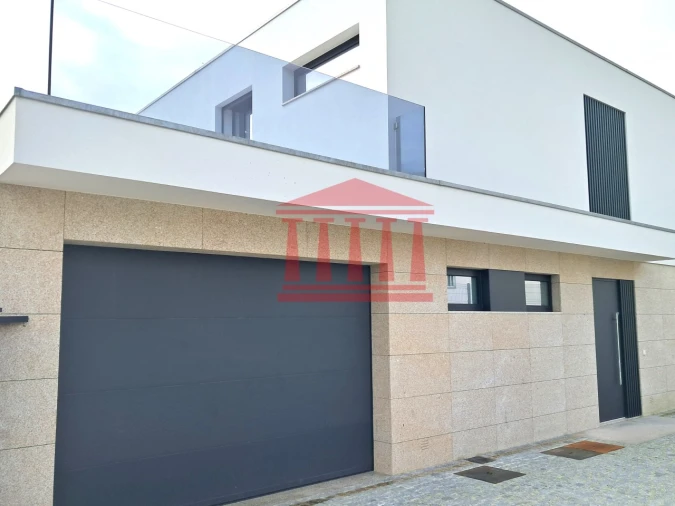 Moradia T3 para Venda em Abade de Neiva Foto 1