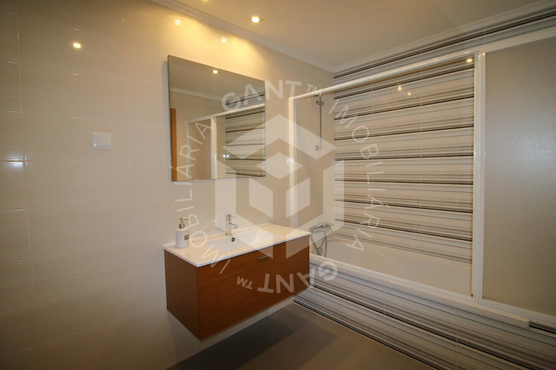 Apartamento T3 para Arrendamento em Sesimbra (Castelo) Foto 33