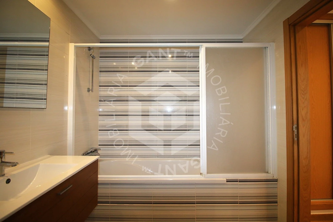 Apartamento T3 para Arrendamento em Sesimbra (Castelo) Foto 34