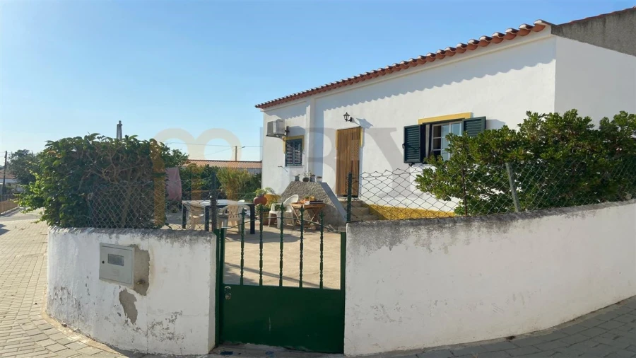 Moradia T3 para Venda em São João dos Caldeireiros