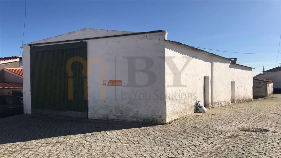Armazém para Venda em São João dos Caldeireiros Foto 1