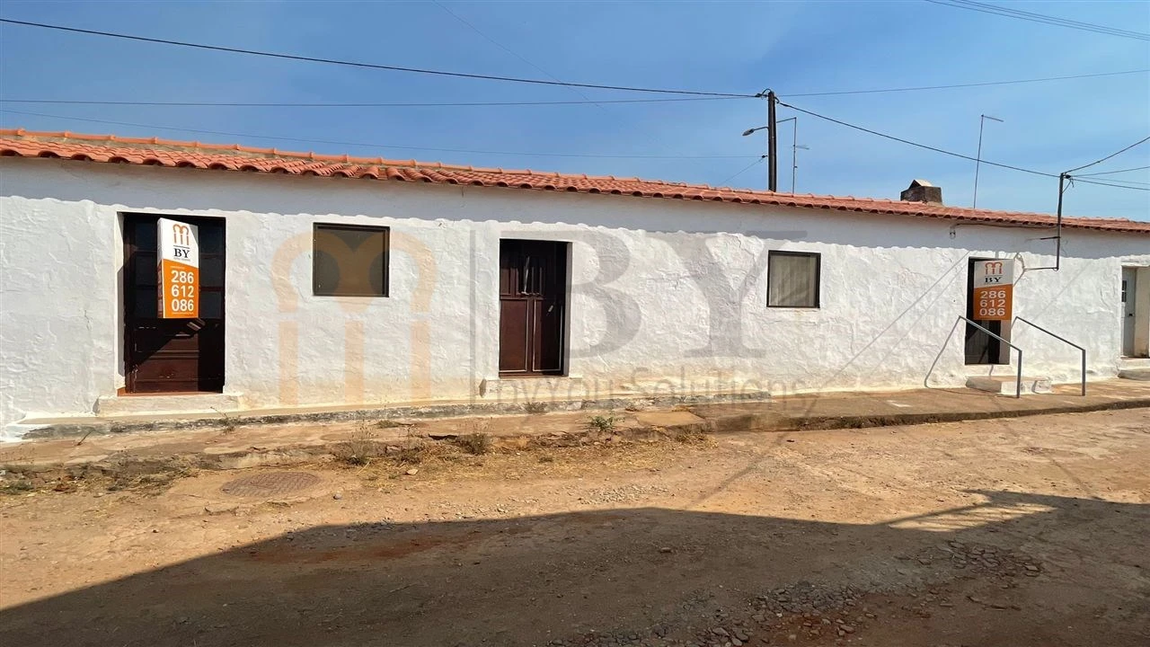 Moradia T5 para Venda em Corte do Pinto Foto 1