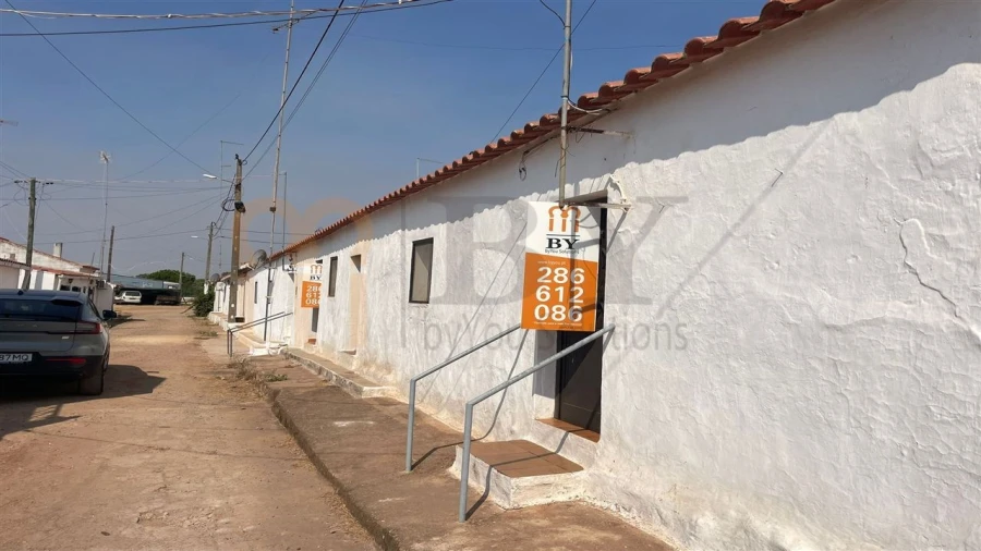 Moradia T5 para Venda em Corte do Pinto Foto 4