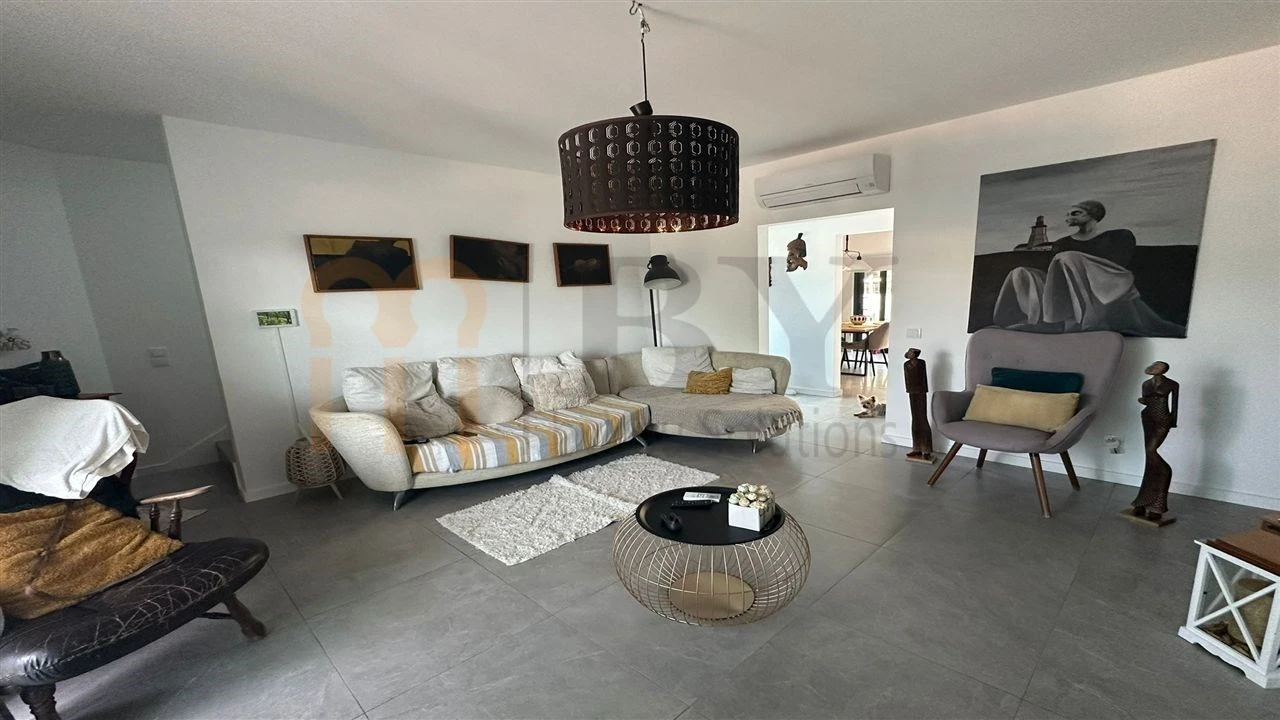 Moradia T4 para Venda em Odiaxere Foto 3