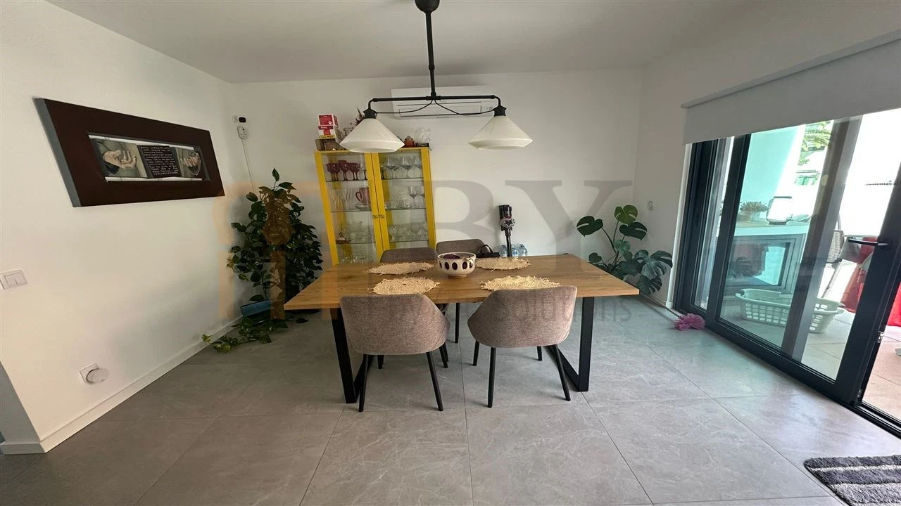 Moradia T4 para Venda em Odiaxere Foto 4