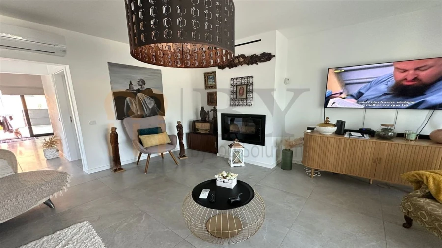 Moradia T4 para Venda em Odiaxere Foto 5