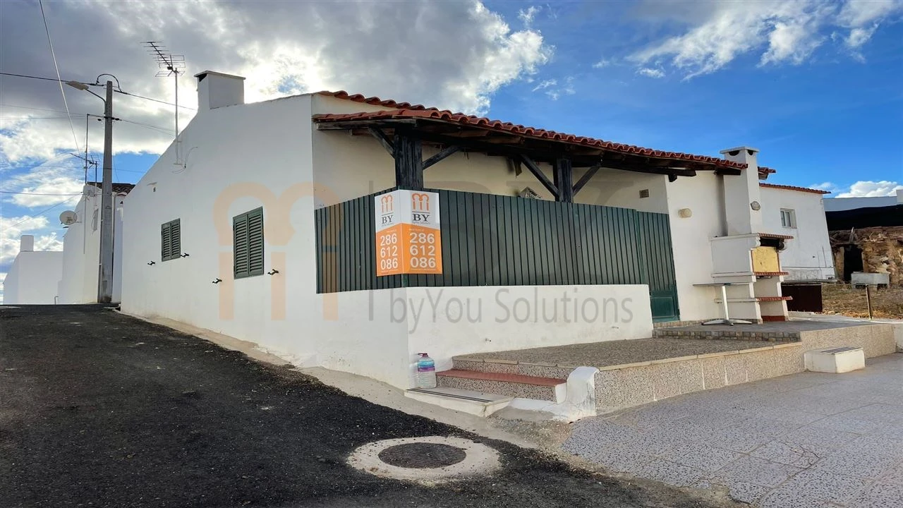 Moradia T3 para Venda em Corte do Pinto Foto 18