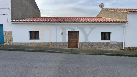 Moradia T3 para Venda em São João dos Caldeireiros