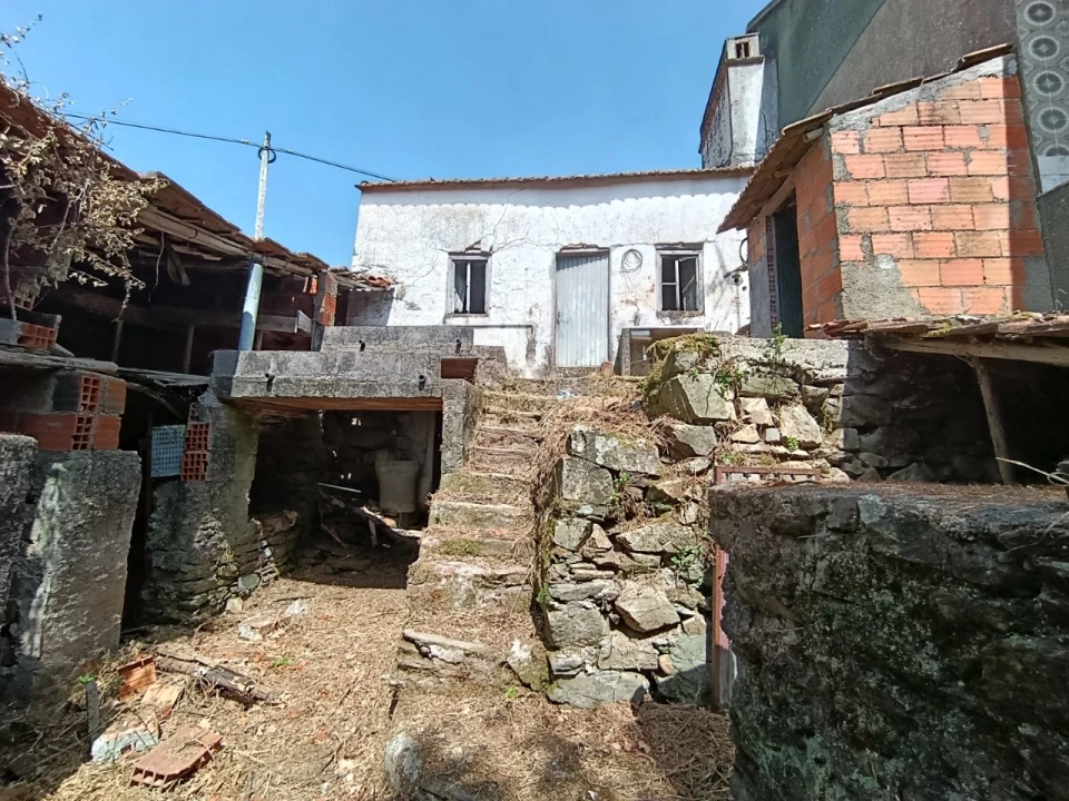 Moradia T3 para Venda em Fontes Foto 1