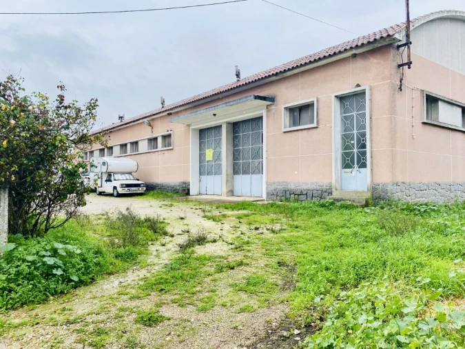 Armazém para Venda em Tramagal Foto 1