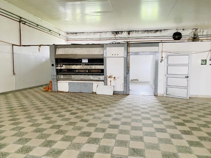 Armazém para Venda em Tramagal Foto 10